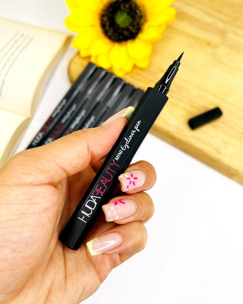 خط چشم ماژیکی مشکی هدی بیوتی HUDA BEAUT